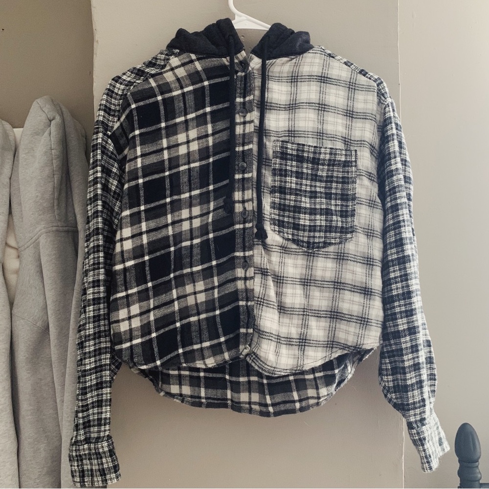 American Eagle cropped hooded flannel